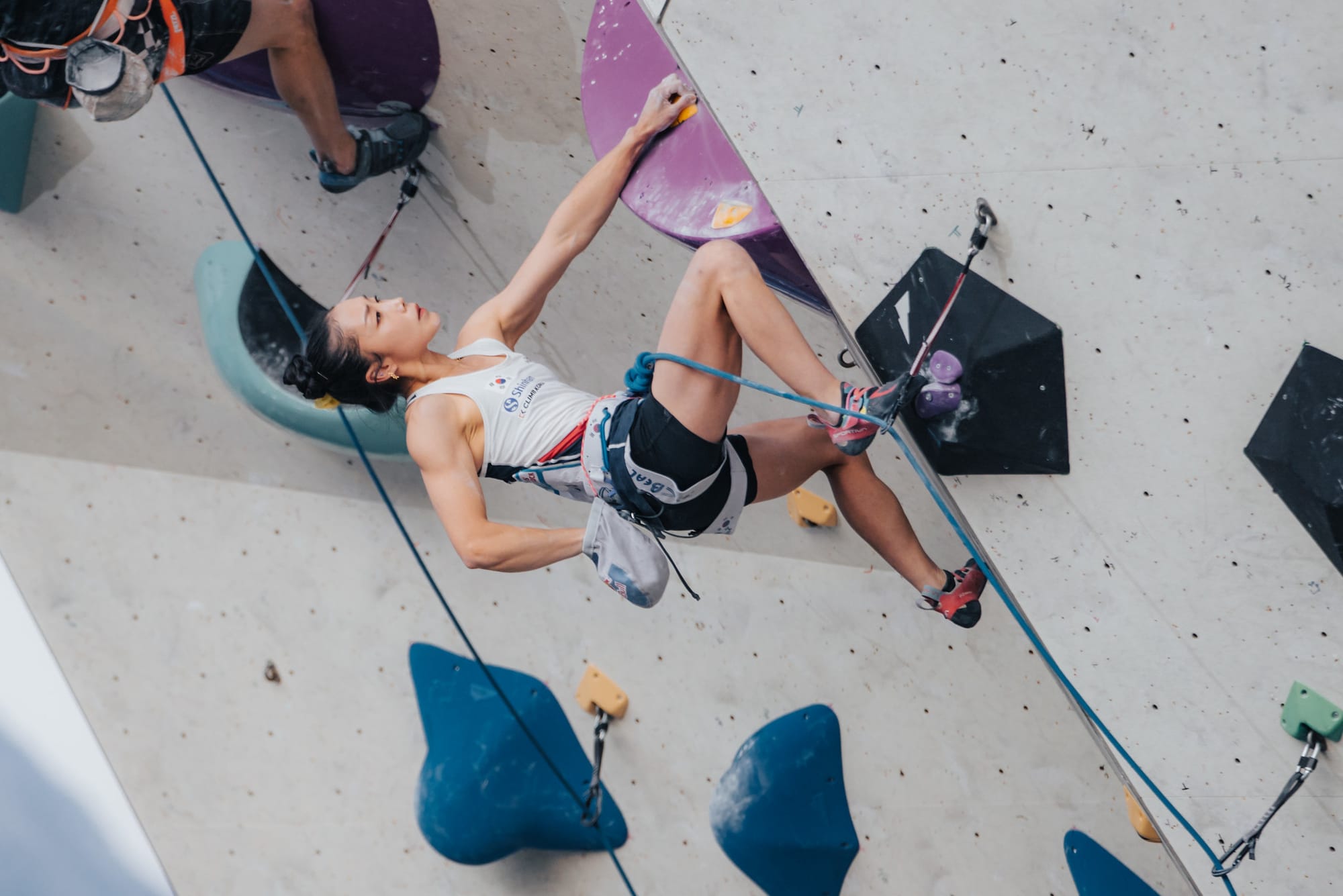 Jain Kim resting on the Lead semi-final route