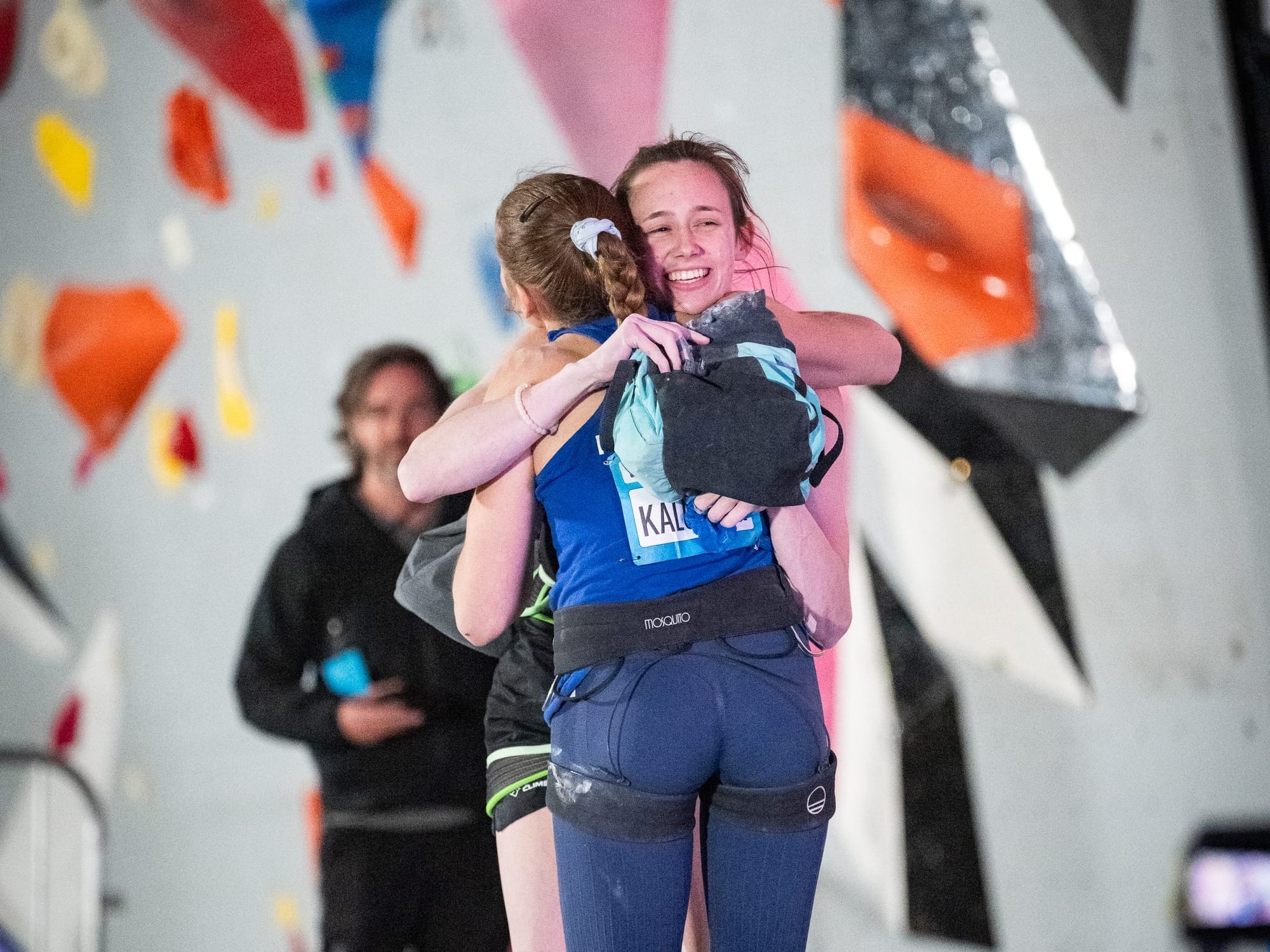 Emma Hunt and Aleksandra Kalucka hugging after their final run