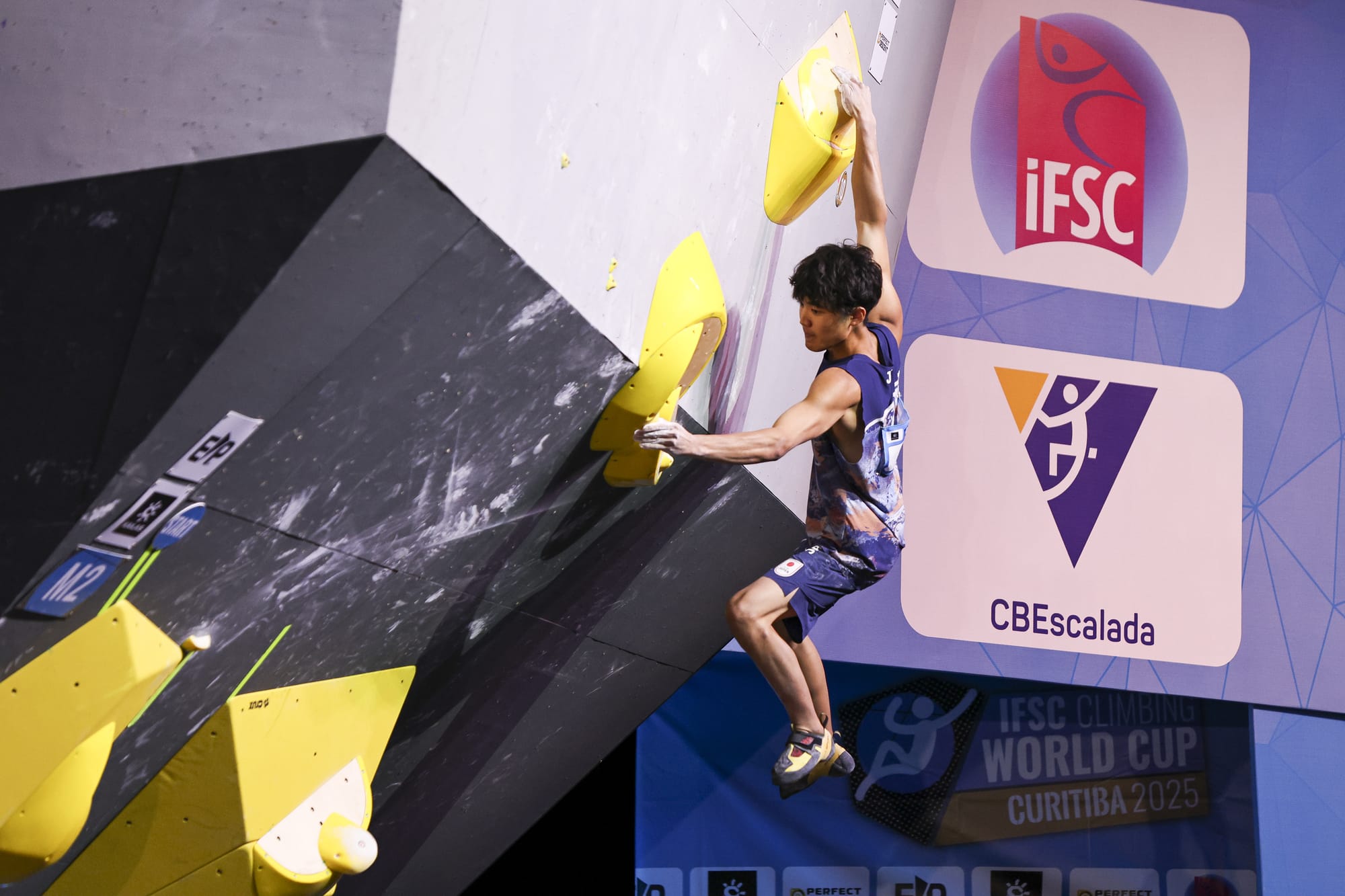 Sorato Anraku on the physical boulder of the round.