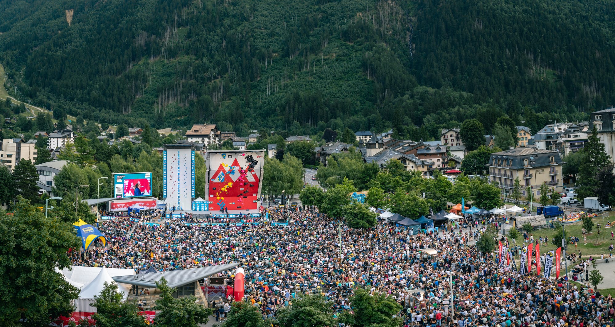 The 18,000 person crowed at the Lead final event at the Chamonix 2025 World Cup 